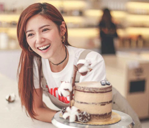 Dù gặt hái được khá nhiều thành công ở làng giải trí nhưng Thần Hi vẫn quyết định theo đuổi bộ môn yoga.