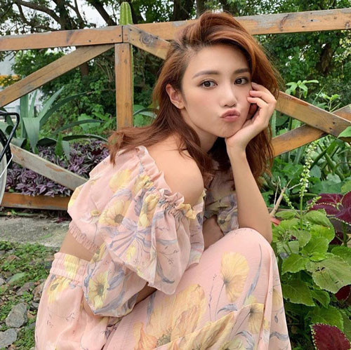 Dù đã ngoài 30 nhưng Nghê Thần Hi vẫn giữ được vóc dáng thanh mảnh cùng nhan sắc trẻ trung.