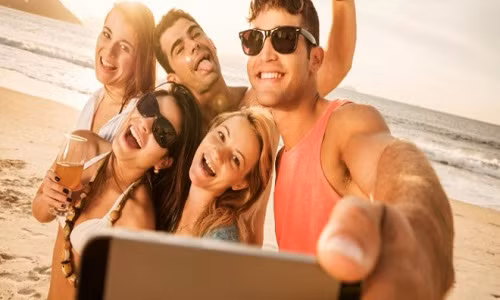 Khoe khoang anh du lich tren Facebook de gay "ngua mat"