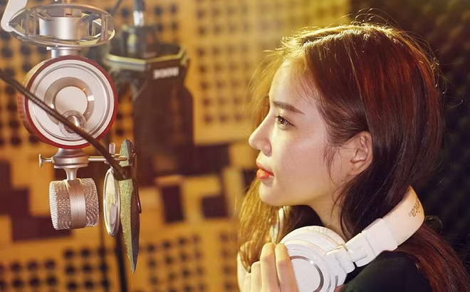 Thời gian qua, cái tên Chi Pu được cộng đồng mạng đặc biệt quan tâm sau khi cho ra mắt MV "Cho ta gần hơn". Cùng với những cuộc tranh luận xoay quanh giọng hát của Chi Pu thì cộng đồng mạng cũng rộ lên phong trào cover lại ca khúc của hot girl nổi tiếng này.