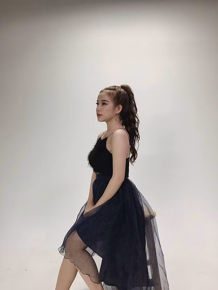 Bản cover của Hoàng Ly ngay sau khi đăng tải đã nhận được ý kiến trái chiều từ cộng đồng mạng, có người khen, có người chê. Tuy nhiên, nhiều người cũng cho rằng chính cô bạn Đà Nẵng này thể hiện còn tốt hơn so với Chi Pu ở phiên bản gốc.