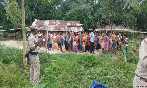 Nghi la phu thuy nguoi phu nu bi lot quan ao xu tu