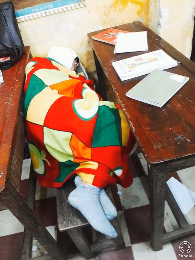 Cũng theo nhiều bạn trẻ, thực chất đây chỉ là hình thức chạy theo phong trào của các bạn học sinh thích gây ra sự chú ý trên MXH và điều này cần phải ngăn cấm tuyệt đối để không làm xấu đi hình ảnh của trường học.