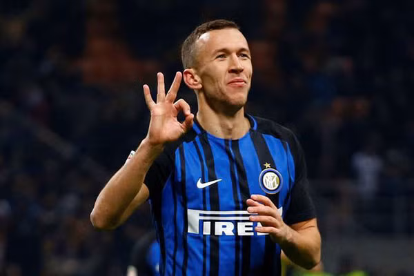 Với mục tiêu mang về được một cầu thủ chạy cánh chất lượng khi phiên chợ hè mở cửa, Arsenal đã có những động thái tiếp cận tiền vệ Ivan Perisic của Inter Milan.