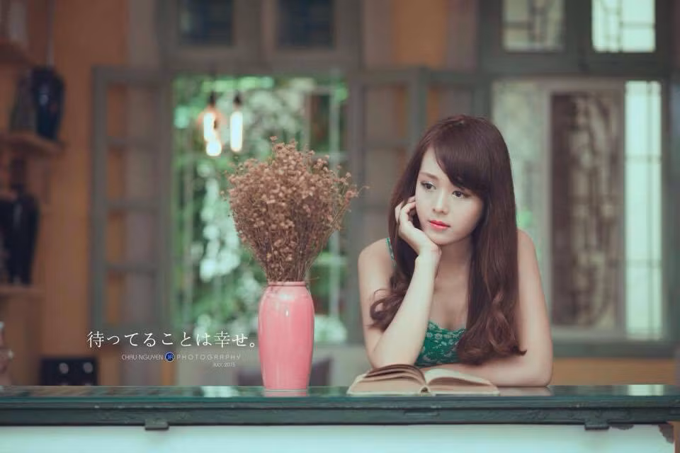 Cũng chính bởi ngoại hình ưa nhìn của mình, cô nàng 9X Vân Anh cũng nhận được rất nhiều lời mời chụp ảnh từ những nhiếp ảnh gia danh tiếng tại Hà thành.