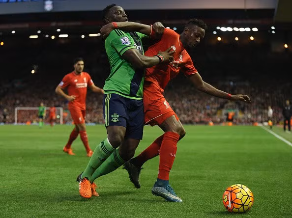 Divock Origi (Liverpool 1-1 Southampton): Chân sút 20 tuổi người Bỉ vẫn thi đấu thiếu tập trung như vòng đấu trước và chính điều này khiến anh kiểm soát bóng không tốt. Trong những phút ở trên sân, Origi chỉ chạm bóng vỏn vẹn 13 lần. Không hài lòng với Origi, HLV Klopp đã quyết định rút anh ra nghỉ để tung Benteke vào sân ngay khi hiệp 2 trở lại.