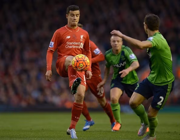 Philipe Coutinho (Liverpool – Southampton): Với lối chơi hoàn toàn mới lạ của tân HLV Jurgen Klopp đã khiến cho Coutinho không thể hiện được những phẩm chất các nhân vốn có. Chính điều này dẫn tới việc anh không thực sự tạo ra một cơ hội nào ngon ăn dành cho đồng đội Christian Benteke ở phía trên.