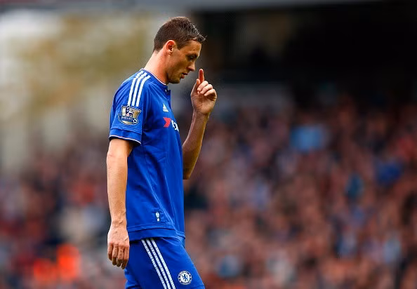 Nemanja Matic (West Ham 2-1 Chelsea): Chính sự cái đầu nóng của Matic khiến cho Chelsea rơi vào tình trạng thiếu người sau pha phạm lỗi vô bổ với cầu thủ đội bạn. Chính sai lầm của cầu thủ người Serbia dẫn đến hậu quả là trận thua thứ 5 của Chelsea tại Premier League 2015/2016.