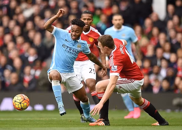 Raheem Sterling (Man United 0-0 Man City): Là cầu thủ thừa tốc độ nhưng lại không quyết đoán trong những khâu xử lý cuối cùng và chính việc này tạo nên sự mờ nhạt trong vai trò của cựu tiền đạo Liverpool trong trận derby tại vòng 10 Premier League.
