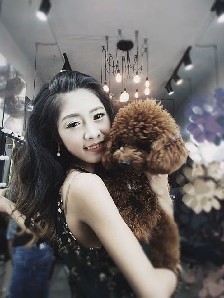 Cũng theo nhiều dân mạng nhận mặt thì, bạn gái tin đồn Lệ Rơi là gương mặt khá quen trên cộng đồng Cctalk.