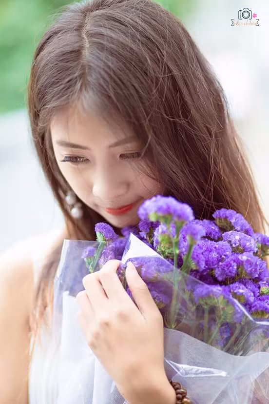 Sở hữu thân hình khá gọn gàng cùng khuôn mặt nhẹ nhàng, Trang Bông được nhiều người chú ý đến và cũng là cái tên được các nhiếp ảnh gia trẻ lựa chọn để thực hiện những concept của mình.