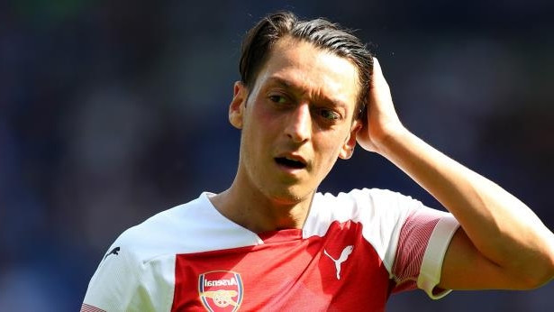 Ozil đã gặp vấn đề ở lưng và không kịp hồi phục để ra sân ở trận gặp Fulham. Dự kiến, Ozil sẽ trở lại sau đợt tập trung quốc tế.