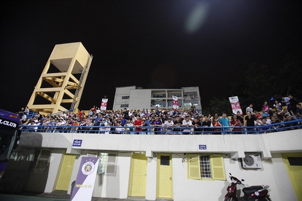 Với sự cố này, lý do BTC đưa ra để giải thích cho sự việc này là vì sợ quá đông CĐV dẫn đến tình trạng quá tải bởi SVĐ Hàng Đẫy đã quá cũ và đang có hiện trạng xuống cấp trầm trọng.