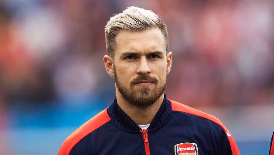 Ramsey lên tiếng đe dọa M.U. Chia sẻ sau khi Arsenal giành chiến thắng trước Huddersfield, Ramsey khẳng định toàn đội “Pháo thủ” đang có tâm lý, phong độ tốt và tự tin đánh bại M.U trong trận chiến vào cuối tuần.