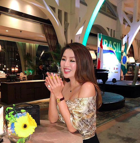 Pamela là một nữ doanh nhân người Singapore. Tại đất nước của mình, cô nàng này vô cùng nổi tiếng bởi ngoại hình xinh đẹp, phong cách thời thượng cùng tài kinh doanh xuất chúng.