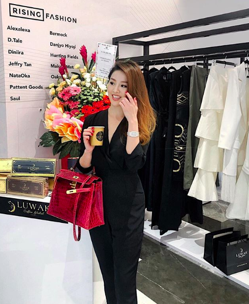 Vào năm 2017, Pamela Ardana đã vinh dự được tạp chí thời trang Harper's Bazaar vinh danh là Người phụ nữ ăn mặc thời trang nhất năm (Most Stylist Women 2017).