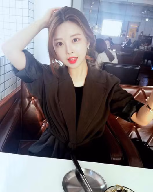 Chia sẻ trên trang Koreanboo, Kim Su Kyung chia sẻ rằng: "Trước khi bạn thực hiện giấc mơ, tôi nghĩ điều quan trọng nhất là hãy yêu bản thân mình trước tiên. Tôi sẽ liên tục làm việc chăm chỉ để trở thành một người tốt hơn",