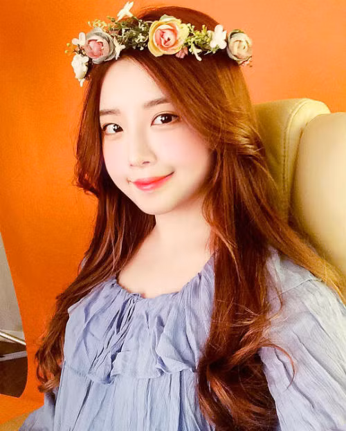 Nhưng ít ai biết rằng, để có được thành công như ngày hôm nay, cô gái Hàn Quốc xinh đẹp Kim Su Kyung đã phải trải qua thời gian kinh khủng ra sao khi phải gồng gánh khoản nợ lên tới 1,7 triệu USD (khoảng 37 tỷ VNĐ) do người cha gây ra.