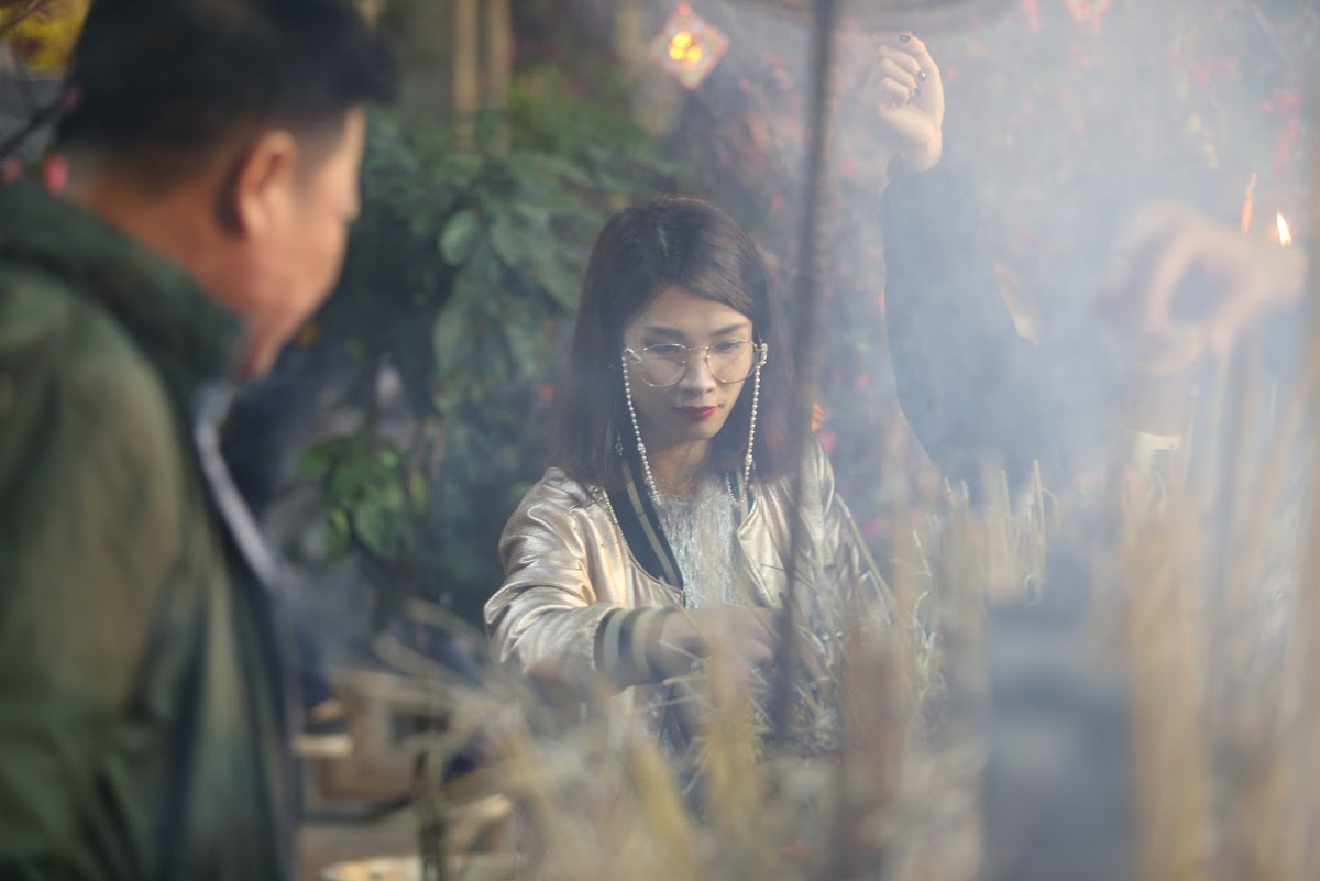 Việc hóa vàng trong chùa đã không xảy ra và để đề phòng hỏa hoạn, mỗi người dân chỉ được thắp 1 nén nhang.