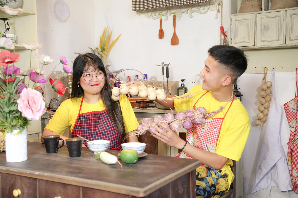 Những hình ảnh của nữ sinh ngực khủng Hải Dương bên bạn trai từng khiến nhiều người ghen tị.