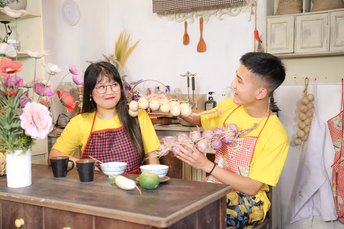 Những hình ảnh của nữ sinh ngực khủng Hải Dương bên bạn trai từng khiến nhiều người ghen tị.