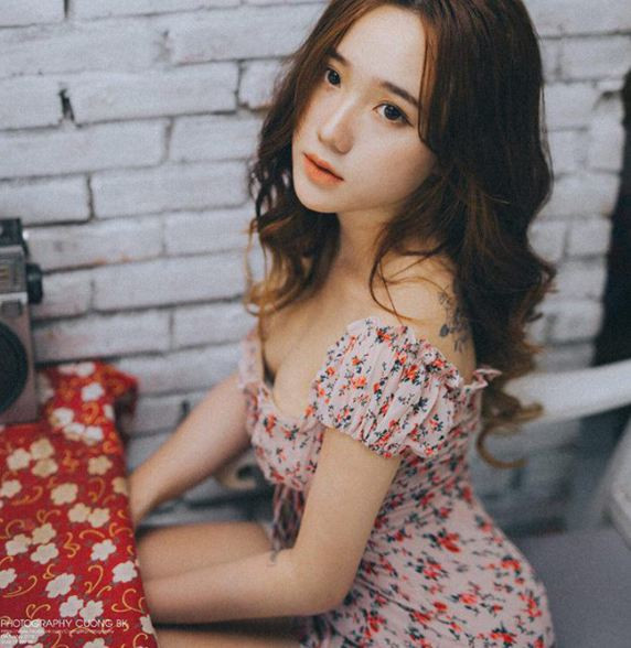 Gương mặt xinh đẹp, cách diễn khi chụp hình lại có thần nên Hồng Vân dễ dàng biến hóa trong nhiều bộ ảnh khác nhau.