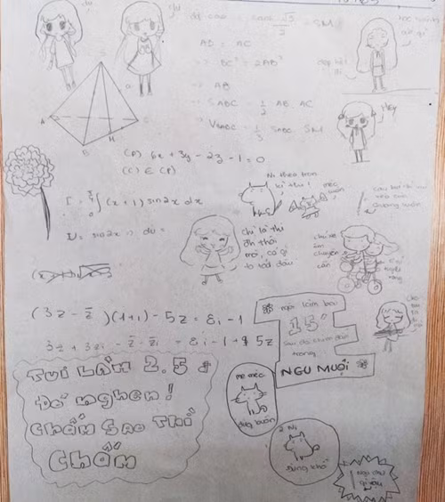 Thí sinh hướng dẫn cách giải bài toán siêu chi tiết trên giấy nháp.