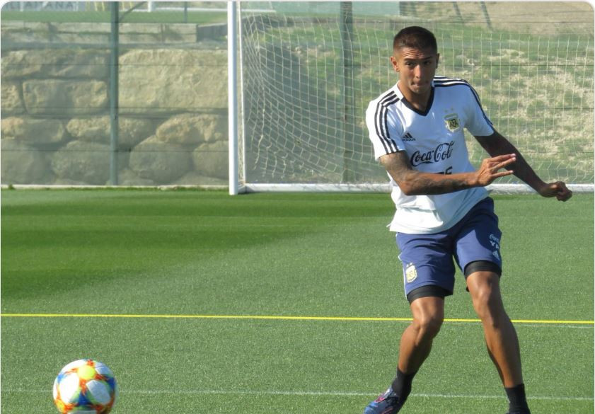 Boca Juniors xác nhận một số câu lạc bộ quan tâm đến Agustin Almendra, nhưng Napoli đang là đội bóng nghiêm túc nhất đến thời điểm này. Tiền vệ trung tâm 19 tuổi đã được chủ sân San Paolo đưa vào tầm ngắm từ rất lâu, theo xác nhận của chủ tịch Boca, ông Daniel Angelici.