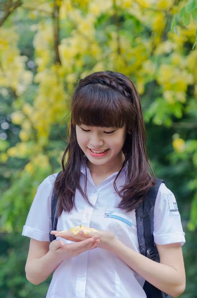 Bên cạnh sự xinh đẹp, cô hot girl Đại học Ngoại Thương - Ngọc Vân còn vô cùng đa tài khi cô thể hiện những màn múa hết sức mềm mại. Không chỉ vậy, những bức tranh được đôi bàn tay cô gái xinh đẹp này vẽ ra đều rất có hồn và sắc nét.