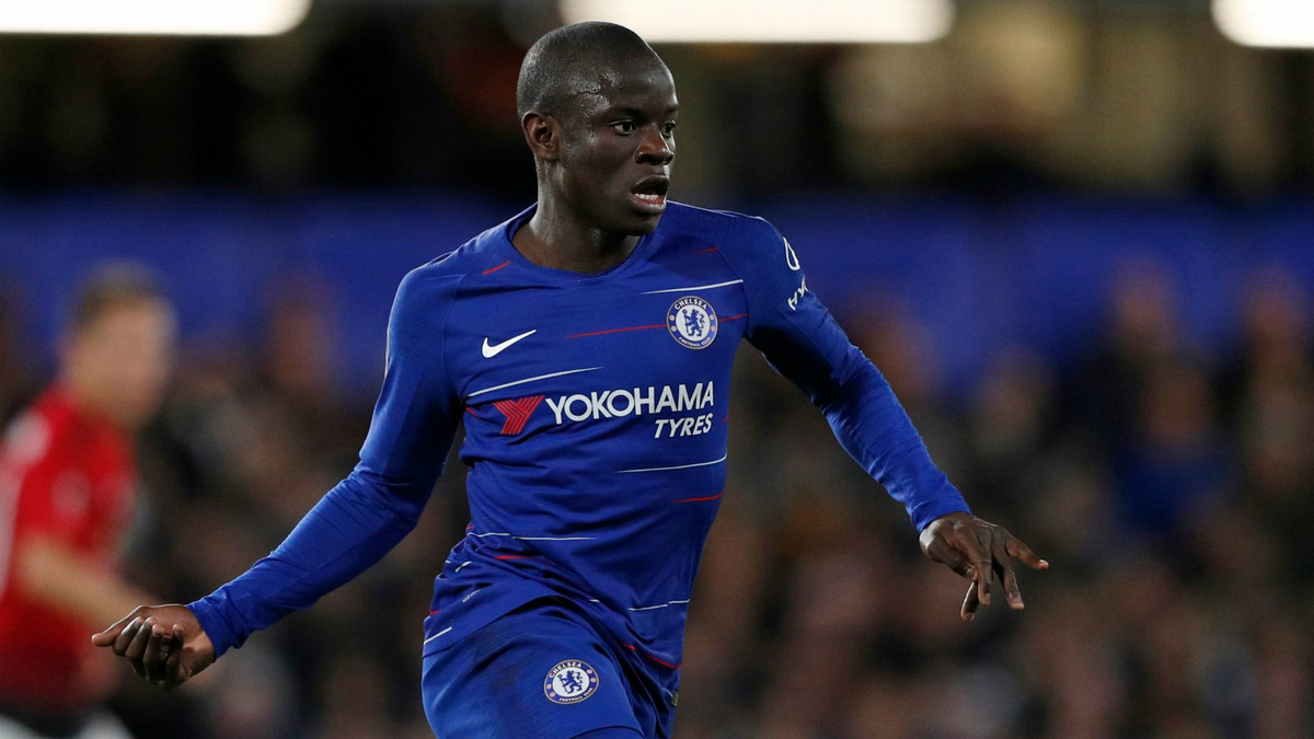 Thông tin từ Tuttosport cho hay, Juventus đang dành sự quan tâm cho tiền vệ N'Golo Kante của Chelsea. Ở mùa giải năm nay, cầu thủ người Pháp không được HLV Sarri xếp đá ở vị trí sở trường tại "The Blues" mà phải nhường vị trí tiền vệ đánh chặn cho tân binh Jorginho.