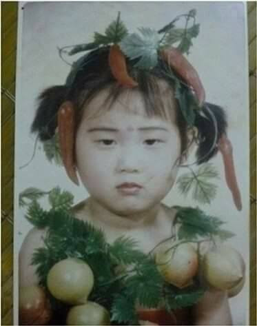 Ngày bé ai trong chúng ta cũng được ít nhất một lần được bố mẹ cho đi chụp ảnh để ghi lại kí ức tuổi thơ. Khi ngắm lại những bức ảnh ngày bé, nhiều người đã không còn nhận ra mình vì quá thay đổi nhưng dù sao thì "quan trọng là thần thái tốt".