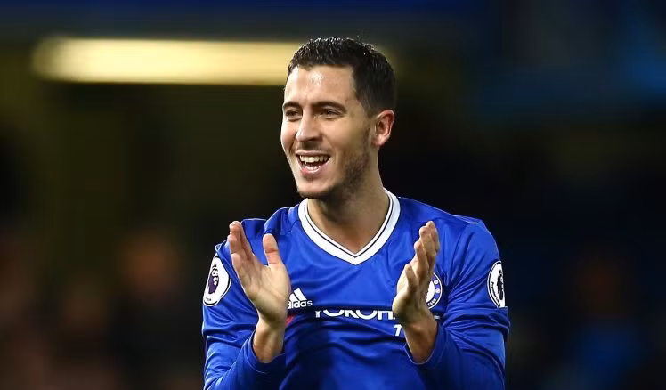 Hazard bị trói bằng lương khủng: Theo thông tin chuyển nhượng bóng đá mới nhất từ nội bộ Chelsea, nhà ĐKVĐ Premier League sẽ dành cho Hazard mức lương mới 300.000 bảng mỗi tuần. Đây là con số cao nhất mà một cầu thủ Chelsea nhận được trong lịch sử. Ảnh: Goal
