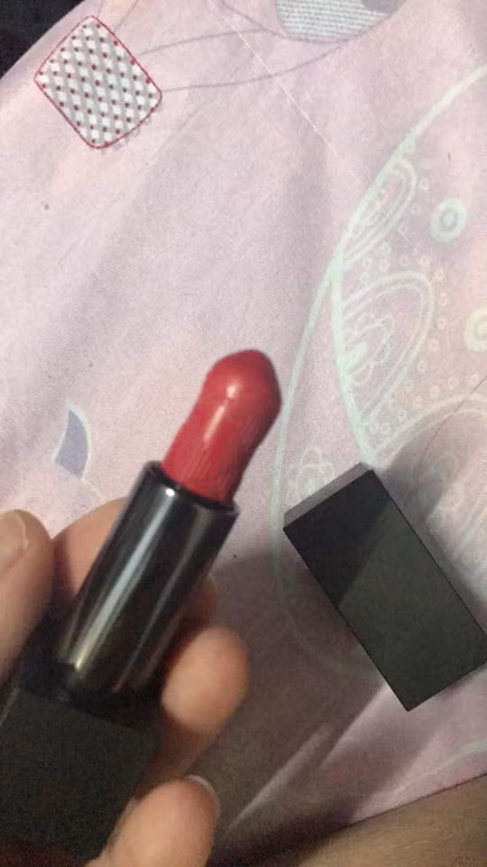 Những cây son với vô vàn những hình thù sau khi được các chị em đã khiến dân mạng ngã ngửa vì ngỡ ngàng.