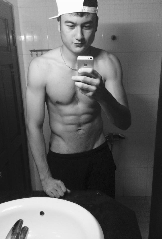 Với sự thể hiện của mình, Văn Lâm chắc chắn sẽ còn tiến xa và một thực tế cho thấy, anh chàng này dần chiếm tình cảm của người hâm mộ và được gọi với cái tên "thủ môn cực phẩm".