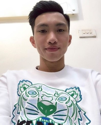 Sau những ngày căng thẳng của cùng nhịp độ thi đấu khá dày, các cầu thủ đội tuyển Việt Nam đã trở lại với cuộc sống sinh hoạt bình thường. Và để chuẩn bị đón Tết, nhiều tuyển thủ đã đi tân trang lại mái tóc của mình.