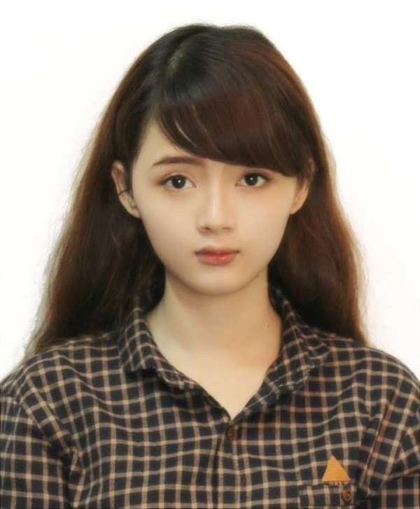 Từ một cô sinh viên ĐH Hutech bình thường, Lan Hương được mời làm mẫu chụp lookbook, bén duyên với web drama, trở thành diễn viên trẻ.