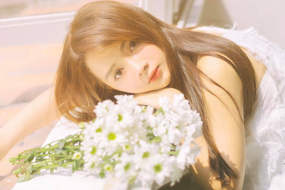 Đã hơn 5 năm, Lê Lý Lan Hương (sinh năm 1994) vẫn chưa quên khoảnh khắc bỗng nổi tiếng trên các diễn đàn, mạng xã hội với danh hiệu "hot girl ảnh thẻ".