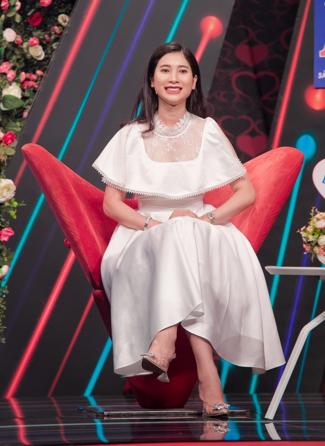 Hiện tại, Lệ Thủy đang là chủ shop thời trang ở TP HCM. Lên sóng truyền hình đã xinh, nhan sắc ngoài đời của Lệ Thuỷ càng cuốn hút hơn nhiều.