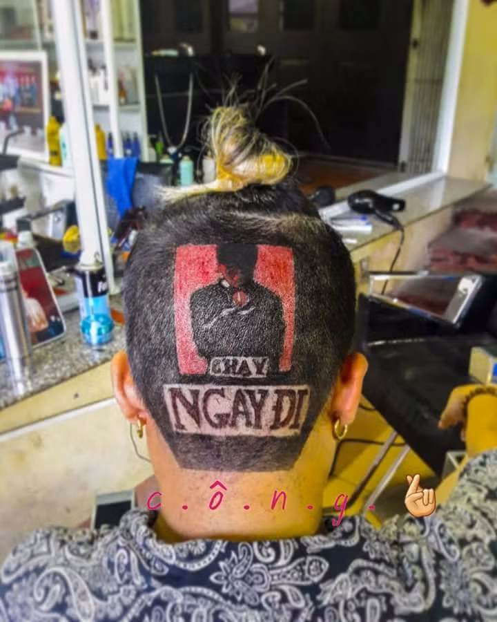 Một fan cuồng đã chạy ngay ra hàng cắt tóc để thể hiện sự ủng hộ với MV "Chạy ngay đi" của Sơn Tùng MTP.