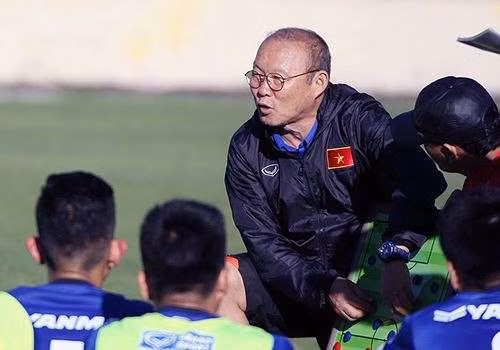 Thay vì lựa chọn các thành danh từ các sân phủi, bóng đá vỉa hè như xưa nếu nhìn vào đội hình HLV Park Hang-seo lựa chọn, lứa cầu thủ trẻ đều trưởng thành từ các lò đào tạo uy tín được đảo tạo đầu đủ từ chuyên môn lẫn phẩm chất như HAGL, Hà Nội FC, Viettel hay Nghệ An.....