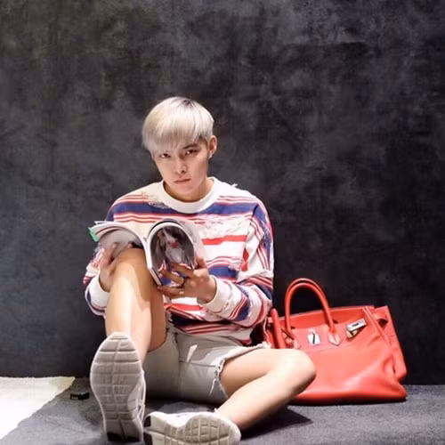 Từ Hermes, Chanel đến Louis Vuitton; từ Hermes Birkin tới Hermes Shadow, từ Chanel Boy tới Chanel, tất cả những mẫu túi là khát khao của các tín đồ thời trang trên toàn thế giới, đều có thể bắt gặp trong BST hàng hiệu đồ sộ của thiếu gia đến từ đảo quốc Sư tử.