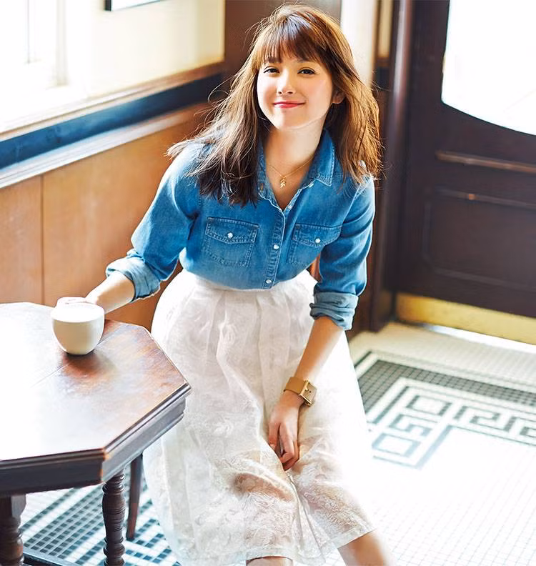 Trong giới giải trí Nhật Bản cũng như những cư dân mạng không còn xa lạ gì với cái tên Nozomi Sasaki. Cô nàng 8X này với vẻ đẹp hình thể của mình đã khiến nhiều thành viên phải liêu xiêu và trao cho biệt danh:"mỹ nữ được cánh mày râu si mê nhất năm".