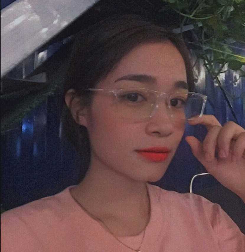 Chia sẻ về sự thay đổi của mình, Ngọc Huyền nói: "Để có làn da trắng như hiện tại, mình phải đầu tư khá nhiều công sức. Hè năm lớp 8, mình hầu như ở nhà suốt ngày. Mình cũng kết hợp dưỡng da rất kĩ nhưng tuyệt đối không dùng mĩ phẩm vì da mình rất yếu. Mình kiên trì đắp mặt nạ thiên nhiên bằng khoai tây, sữa chua, khoai lang... Uống nước nhiều, ăn nhiều củ quả và nhiều rau mỗi ngày. Cứ một tuần ba lần đắp mặt nạ, đến đầu lớp 9 mình đã khác hoàn toàn không ai nhận ra"