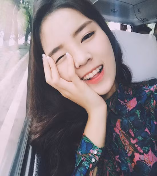 Ngoài thời trang, âm nhạc, tận hưởng thú vui ăn uống, hoa hậu trẻ còn có niềm đam mê khác đó là "chụp hình tự sướng". Một minh chứng cho thấy hoa hậu là bản sao hoàn hảo của mẹ cô.