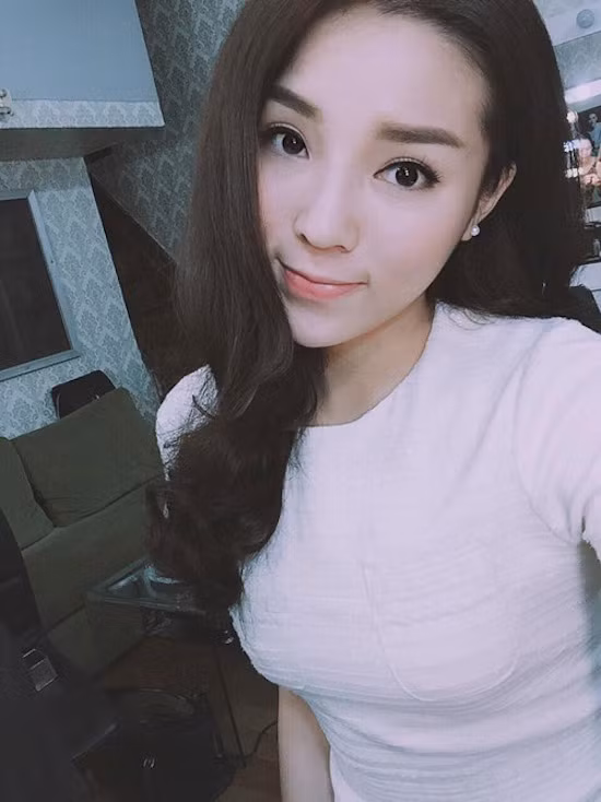 Cô "chụp ảnh tự sướng" ở mọi lúc mọi nơi.