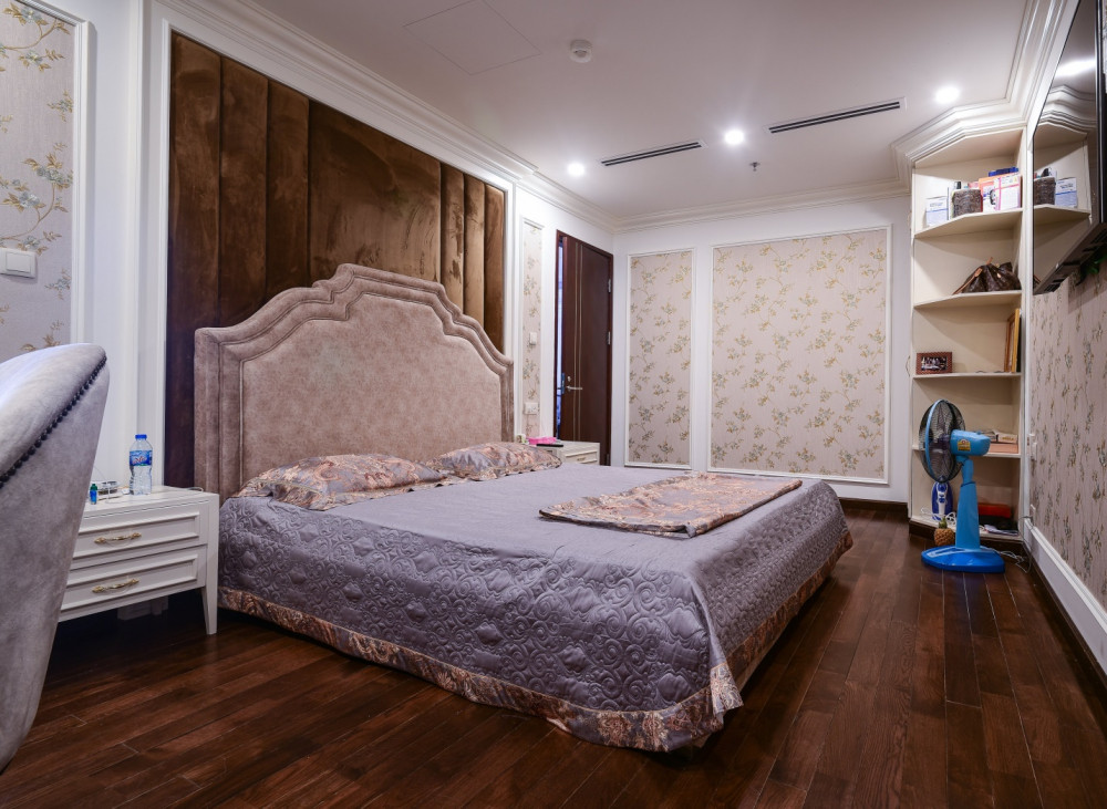 Khi thiết kế nội thất theo phong cách tân cổ điển, gia chủ thường chú ý đến tỷ lệ vàng khi ngăn chia các ô, mảng. Điều này mang đến cái nhìn hài hòa, là chìa khóa của thẩm mỹ, nghệ thuật. Không gian được thiết kế theo tỷ lệ vàng giúp cho người xem bị thu hút một cách hoàn toàn tự nhiên ngay cả khi không am hiểu về kiến trúc.