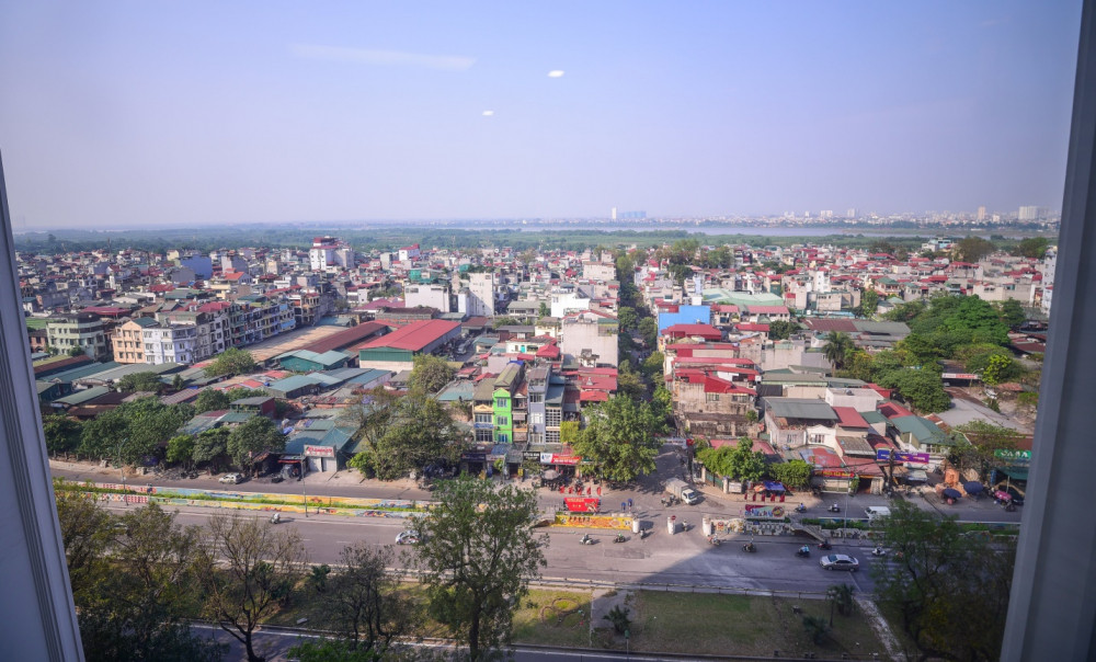 Ngoài thiết kế tinh tế bên trong căn hộ, điểm nhấn của căn hộ này là nằm tại một trong những vị trí đất vàng hiếm hoi còn lại tại Hà Nội. Căn hộ có view sông Hồng thoáng đãng, nhiều ánh sáng tự nhiên và khí trời, rất tốt cho sức khỏe của gia chủ.