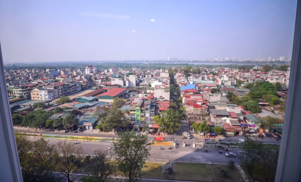 Ngoài thiết kế tinh tế bên trong căn hộ, điểm nhấn của căn hộ này là nằm tại một trong những vị trí đất vàng hiếm hoi còn lại tại Hà Nội. Căn hộ có view sông Hồng thoáng đãng, nhiều ánh sáng tự nhiên và khí trời, rất tốt cho sức khỏe của gia chủ.