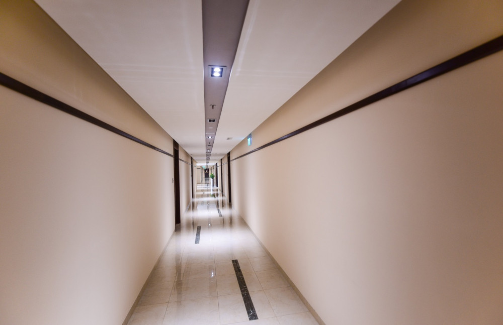 Căn hộ này thuộc dự án Aqua Cen tral – một trong những dự án sở hữu tầm nhìn tuyệt đẹp hướng ra hồ Tây, hồ Trúc Bạch, sông Hồng, cầu Long Biên, Phố cổ Hà Nội và hồ Hoàn Kiếm.