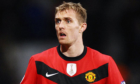 Tháng 2/2009, tư dinh của cựu tiền vệ của Man United là Fletcher bị một toán cướp có vũ trang đột nhập. Chúng đã lấy đi chiếc nhẫn đính hôn của cựu tiền vệ này có giá trên 30.000 bảng và một số đồ trang sức có giá trị lên tới 150.000 bảng.